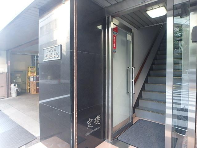 豊島屋本店ビルエントランス②