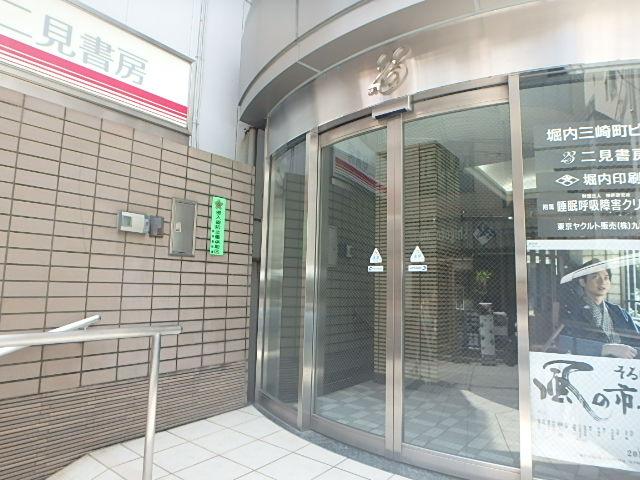 堀内三崎町ビルエントランス②